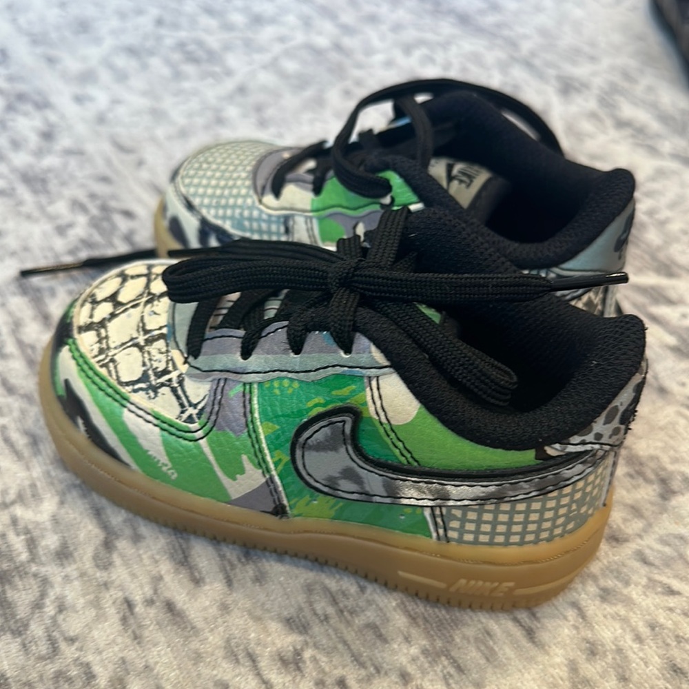 Nike Air Force 1 chicagos Toddler size 6C